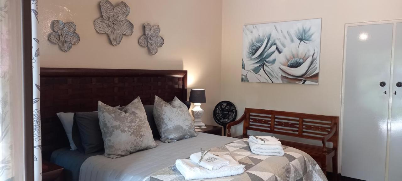 Mitat Guesthouse Beaufort West Exterior foto