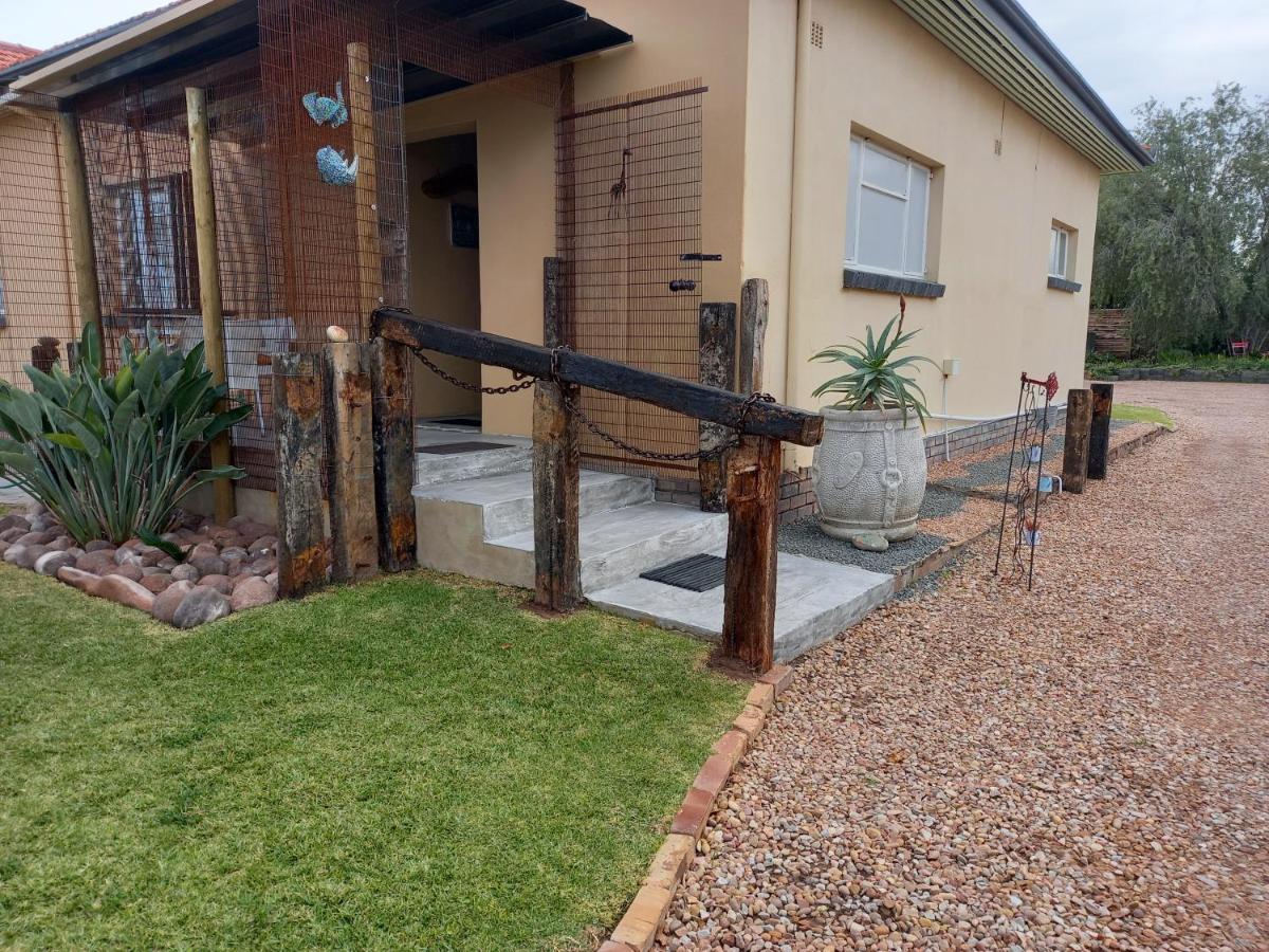 Mitat Guesthouse Beaufort West Exterior foto